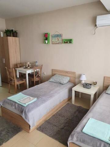 Фото номера Трехместный номер с собственной ванной комнатой Гостевой дом Rooms Lagat г. Троян 21