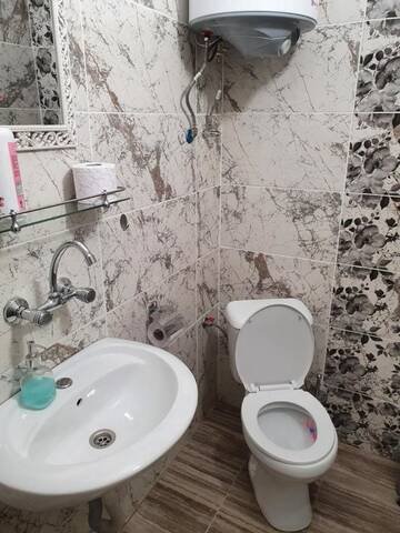 Фото номера Трехместный номер с собственной ванной комнатой Гостевой дом Rooms Lagat г. Троян 6