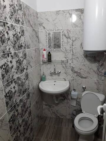 Фото номера Трехместный номер с собственной ванной комнатой Гостевой дом Rooms Lagat г. Троян 12