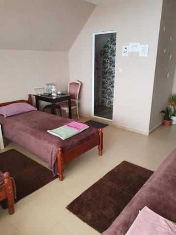 Фото номера Трехместный номер с собственной ванной комнатой Гостевой дом Rooms Lagat г. Троян 14