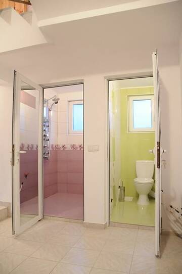Фото номера Двухместный номер с 2 отдельными кроватями Гостевой дом Guest House Bojana г. Троян 5