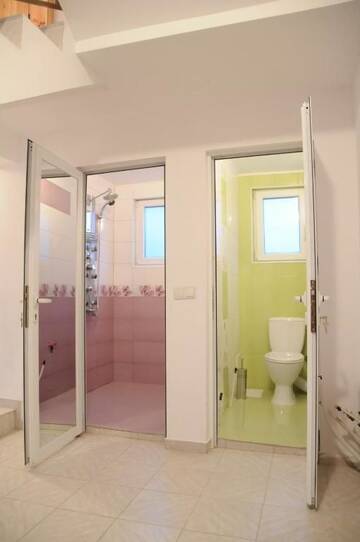 Фото номера Двухместный номер с 2 отдельными кроватями Гостевой дом Guest House Bojana г. Троян 7
